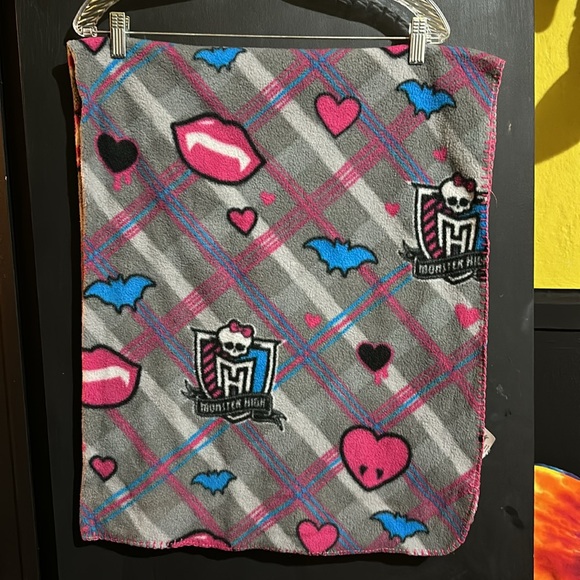 Monster High throw blanket - Picture 4 of 5
